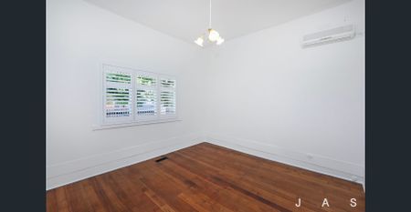 Timeless Appeal and Modern Comfort in a Private Setting - Photo 3