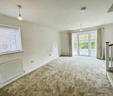 2 bedroom Semi-Detached House to let - Photo 4