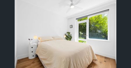 Ground Floor Residence with House-like Proportions - Photo 4