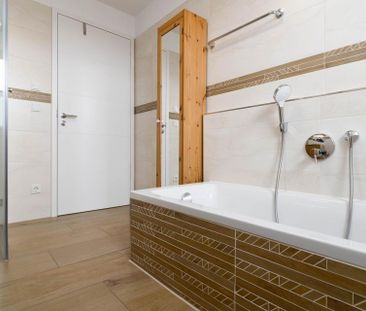 Exklusive, neuwertige 3-Zimmer-Wohnung mit zwei Balkonen und Traumb... - Photo 1