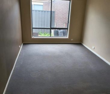 “Modern Family Retreat Close to Schools and Shops” - Photo 5