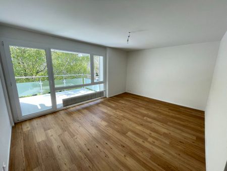 Appartement de 3 pièces joliment rénové et lumineux avec un grand balcon - Photo 4