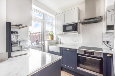 3 bedroom terraced house to rent - Photo 4