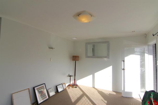 Remuera 1 bedroom unit plus an office with private garden and carport - Photo 1