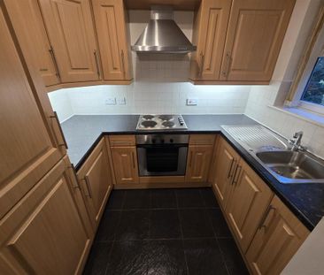 2 bedroom flat to rent - Photo 2