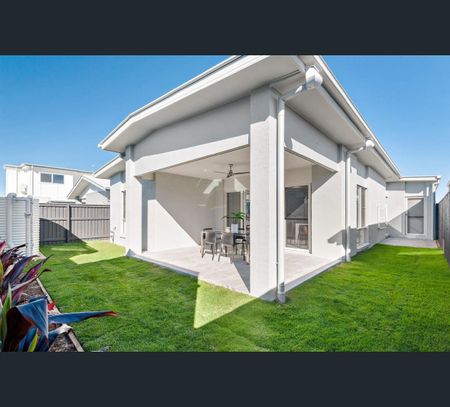28 Lukin Terrace, Baringa, Qld 4551 - Photo 2
