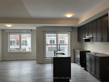 Condo Townhouse For Lease | E8068120 - Photo 3