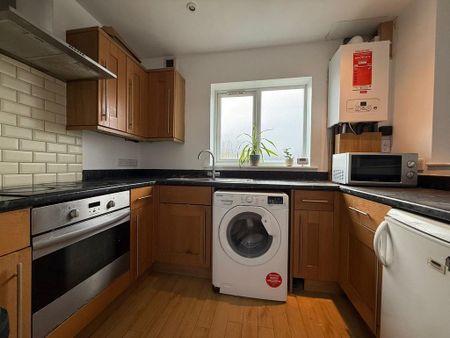 3 bedroom flat to rent - Photo 3