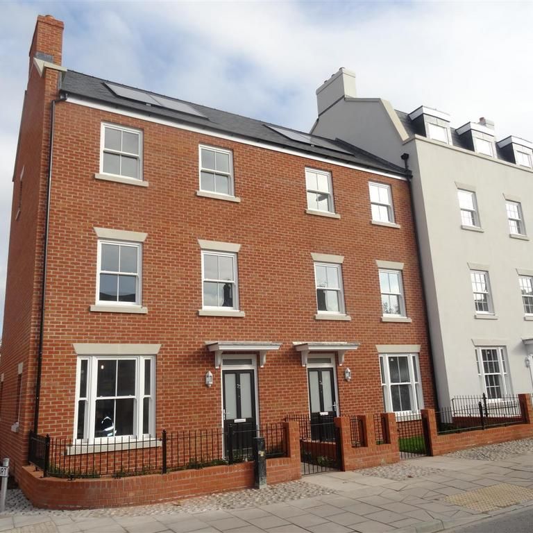 3 bedroom terraced house to rent - Photo 1