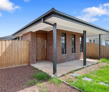 Modern Four-Bedroom Home in Eynesbury - Photo 5