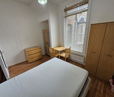 Room in a Shared Flat, Chichele Road, NW2 - Photo 3