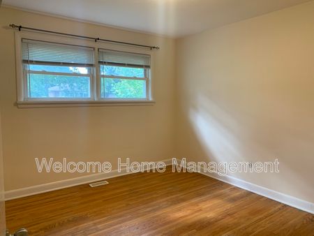 $1,895 / 3 br / 1 ba / Beautiful 3-Bedroom Upper Unit in Thorold! - Photo 3