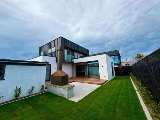 2/7 Roa Road, Fendalton, NZ 8041 - Photo 1