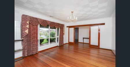 ROOM FOR THE WHOLE FAMILY! - Photo 2