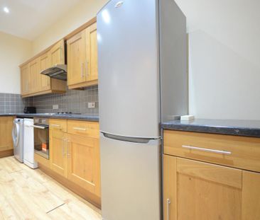 3 bedroom flat to rent - Photo 3