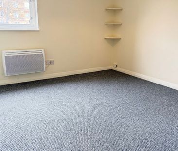 2 Bed Flat - Photo 4