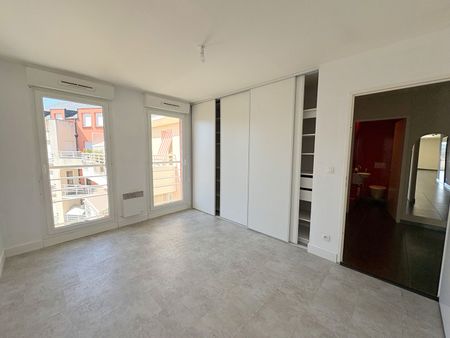 Location Appartement 3 pièces 115m² - Photo 3