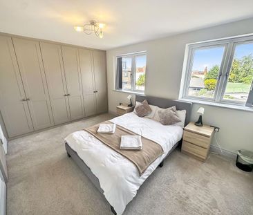 4 bedroom semi-detached house to rent - Photo 3