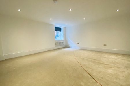 St Mary's Gate - Photo 2