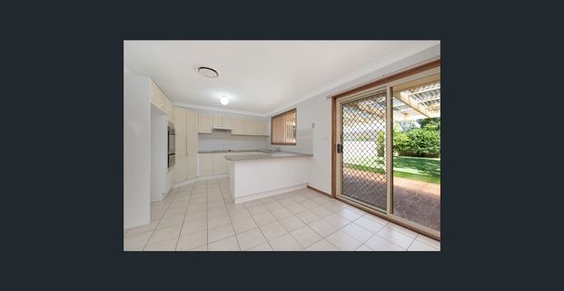 SPACIOUS FAMILY HOME IN A QUIET CUL DE SAC - Photo 1