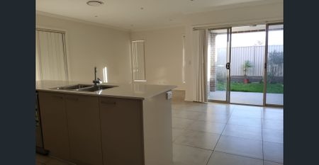 Modern 4-bedroom house in Kellyville - Photo 4