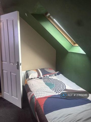 3 bedroom terraced house to rent - Photo 5