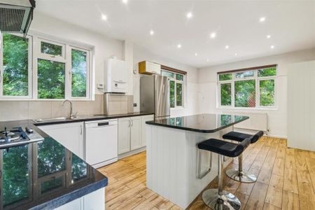 4 bedroom flat to rent - Photo 3