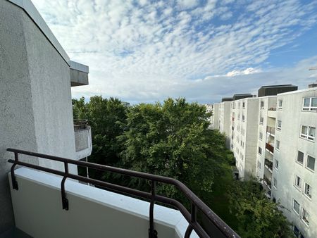 Schöne 2-Zimmer-Wohnung mit Balkon im Süden von Neuperlach - Foto 2