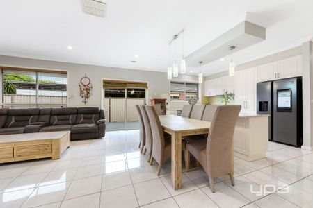 GREAT FAMILY HOME - Photo 3