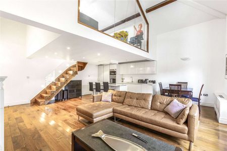 SHORT LET: Stunning two bedroom apartment in a charming period building with gated access, off-street parking and communal gardens. - Photo 5