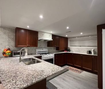 For Lease - 24 Wendelyn Drive, Richmond Hill, Ontario - Photo 2