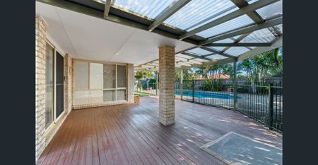 Spacious Family Home With A Pool! - Photo 2