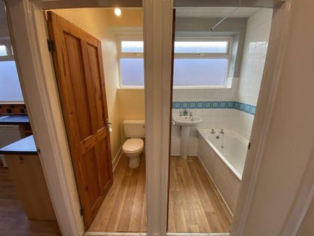 2 bedroom bungalow to rent - Photo 2