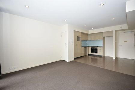 SIX MONTH LEASE ONLY - APARTMENT LIVING - LUXURY 1x1!!! - Photo 2