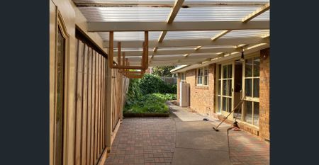 2 BED UNIT IN CENTRAL LOCATION IN DONCASTER EAST & IN EAST DONCASTER SECONDARY COLLEGE & BEVERLEY HILLS PS SCHOOL ZONE - Photo 4