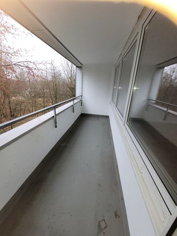 Wohnung mit Balkon, kleiner Einbauküche & Stellplatz sucht neuen Mieter - Foto 3