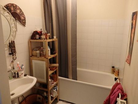 Location Appartement 2 pièces 42m² ST ETIENNE 42000 - Photo 4