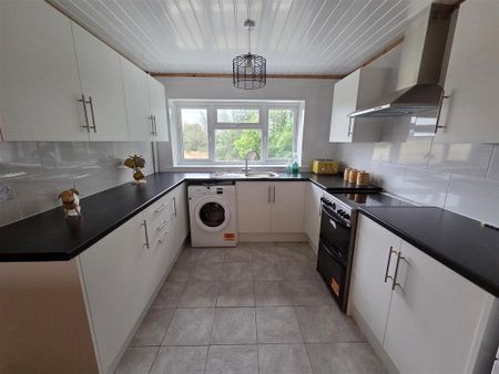 2 bedroom detached bungalow to rent - Photo 5