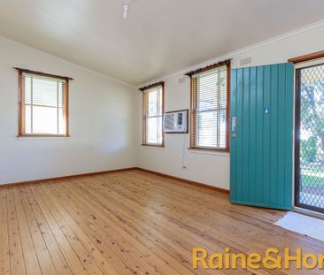 Charming Family Home - Photo 2