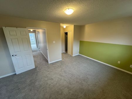 For Lease - 7 Stiles Avenue, Aurora, Ontario - Photo 3