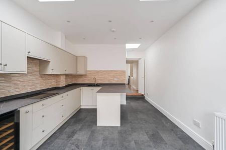 4 bedroom terraced house to rent - Photo 3