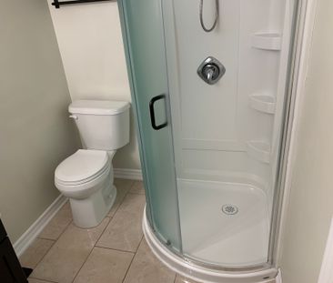 For Lease - 331 Spruce Grove Crescent, Newmarket, Ontario - Photo 2