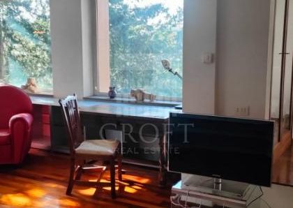 Piazza del Popolo: Lovely, modern 1 bedroom in private Villa. Entrance, spacious living-dining, fully equipped kitchen, bath and private terrace. Parquet floors Air conditioning, bright and silent. rif 364