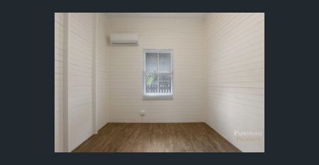 Quaint Cottage with plenty of off street parking - Photo 3