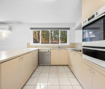 Low Maintenance Unit in Prime Location - Photo 4
