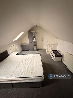 1 bedroom in a house share to rent - Photo 1