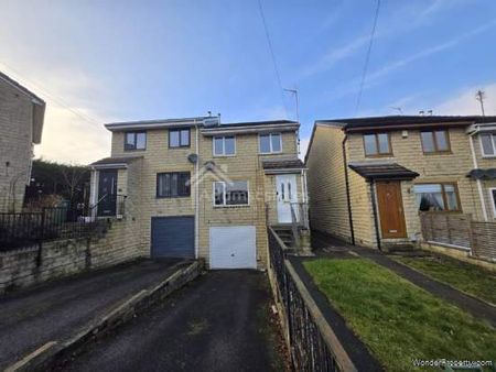 3 bedroom property to rent in Dewsbury - Photo 2