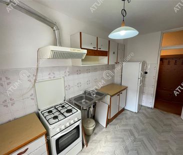 De inchiriat apartament cu 3 camere decomandate si 2 balcoane din zona Turnisor Sibiu - Photo 2