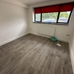 6 Barge Drive, Greater London, UB2 - Photo 2