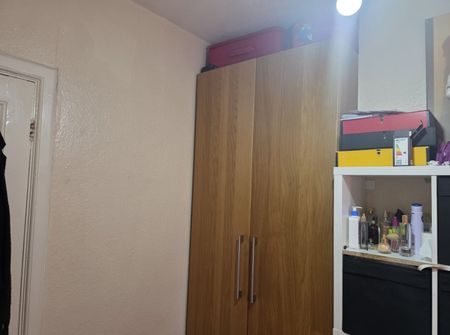 Room in a Shared Flat, Norbury Crescent, SW16 - Photo 5